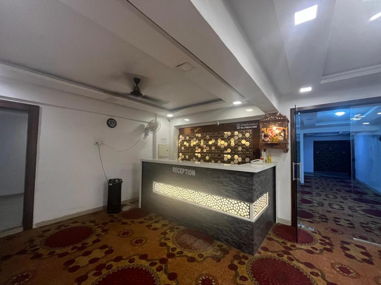 Arsh Executive Inn Dive Buitenkant foto